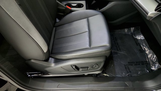 Used 2025 Audi Q4 e-tron Premium w/ Convenience Package AWD/4WD image 40