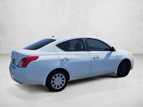 Used 2012 Nissan Versa SV FWD image 4