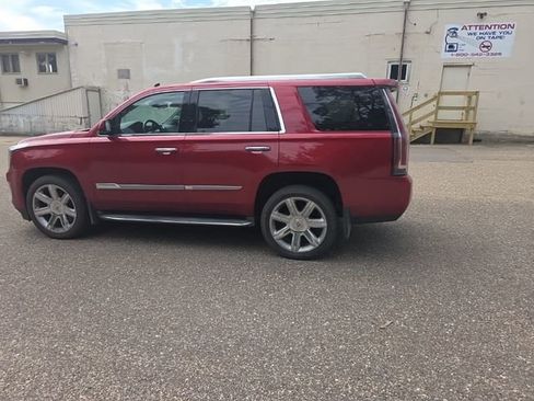 Used 2015 Cadillac Escalade Luxury AWD/4WD image 7
