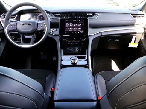 New 2025 Jeep Grand Cherokee L Altitude image 22