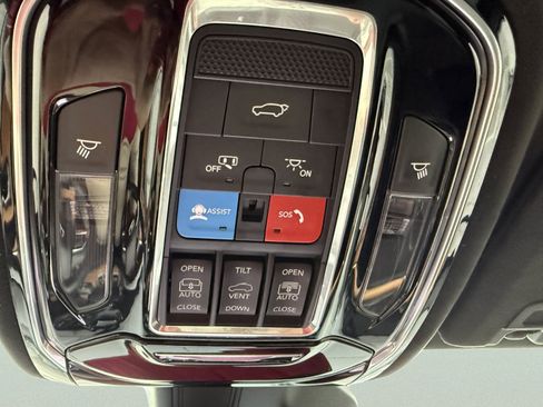 Used 2023 Jeep Grand Cherokee L Summit AWD/4WD image 35