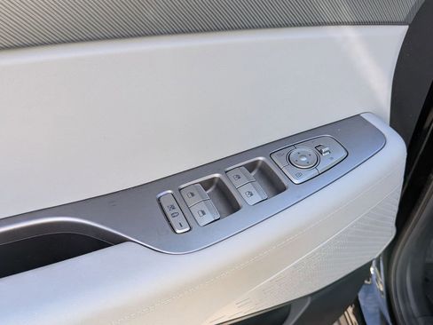 Used 2025 Hyundai Palisade SEL FWD image 13