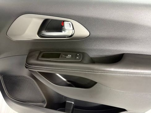 New 2027 Chrysler Pacifica Select FWD image 12