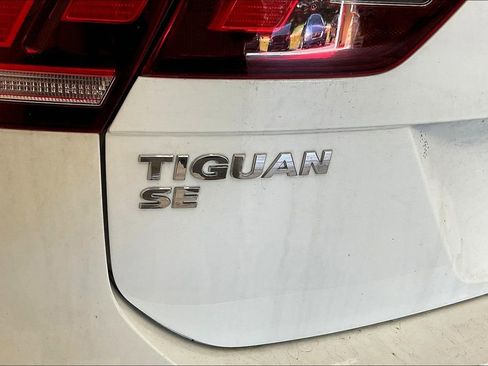 Used 2021 Volkswagen Tiguan SE image 8