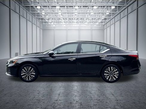 Used 2025 Nissan Altima 2.5 SV FWD image 4