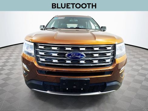 Used 2017 Ford Explorer XLT w/ Equipment Group 202A image 2