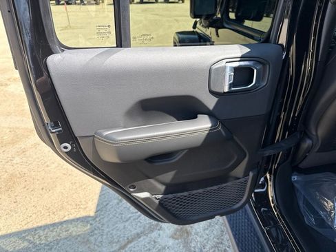 New 2026 Jeep Wrangler Unlimited Sahara AWD/4WD image 20