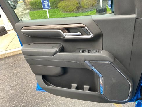 Used 2023 Chevrolet Silverado 1500 LT Trail Boss w/ LPO, Dark Essentials Package image 24