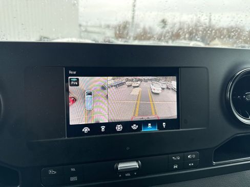 Used 2024 Mercedes-Benz Sprinter 2500 image 9