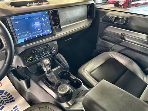 Used 2024 Ford Bronco Black Diamond image 25