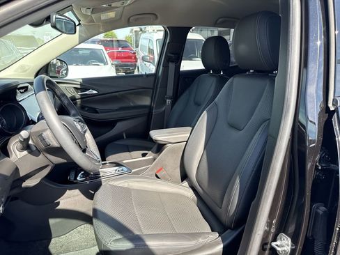 Certified 2023 Buick Encore GX Essence FWD image 22