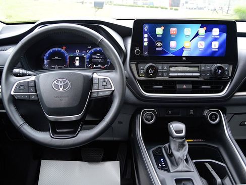 Used 2024 Toyota Grand Highlander AWD image 22