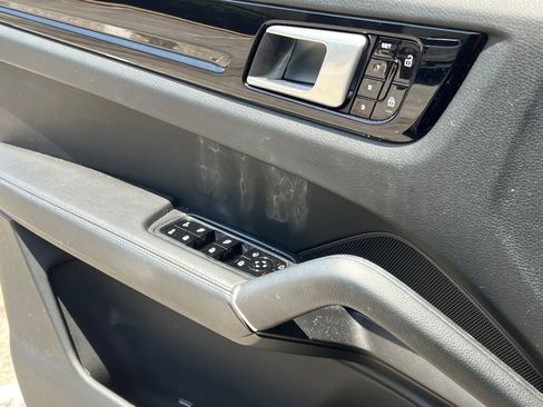 Certified 2020 Porsche Cayenne AWD/4WD image 30