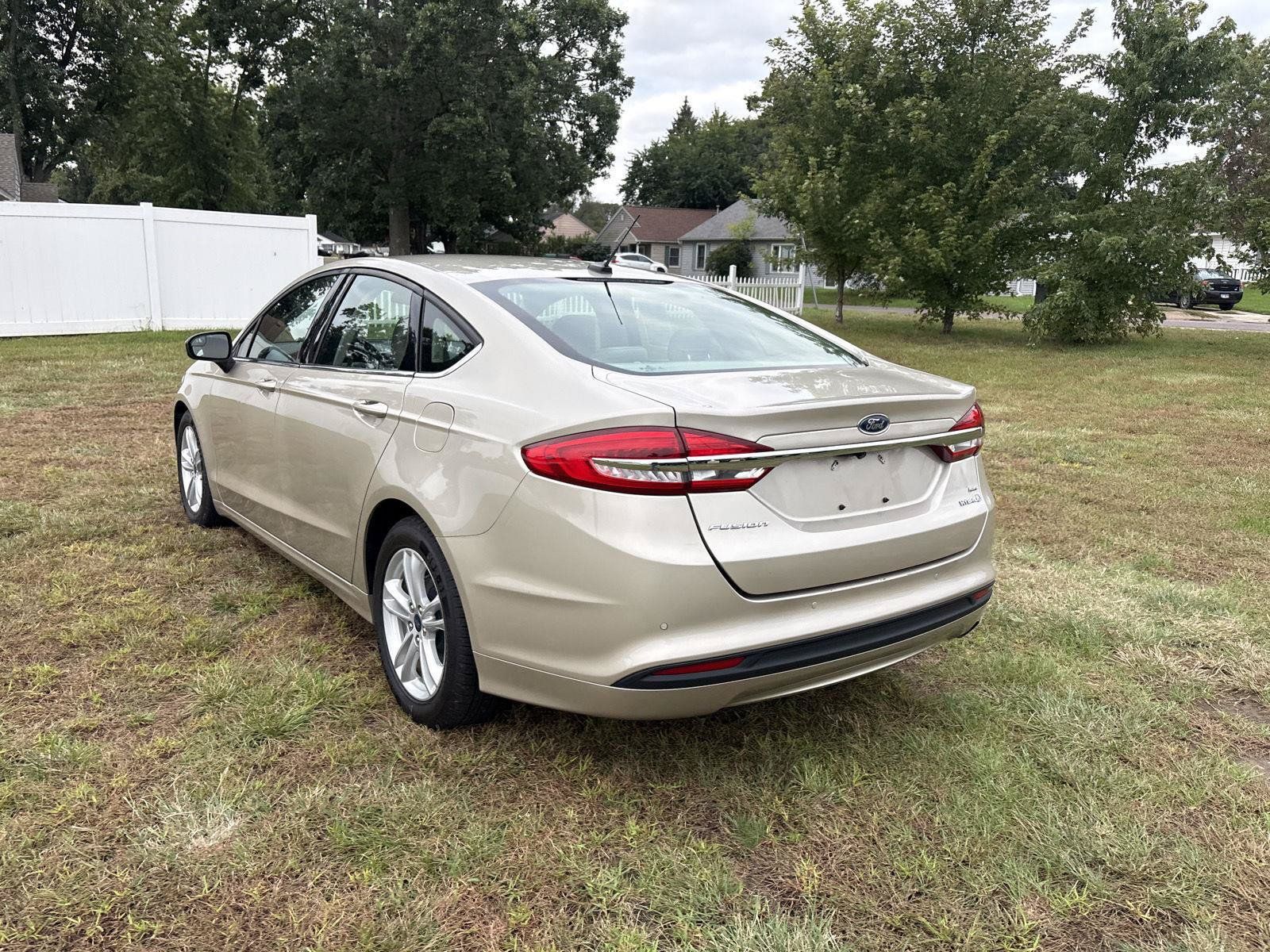 Used 2018 Ford Fusion SE FWD image 7