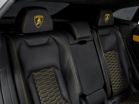 Used 2022 Lamborghini Urus AWD/4WD image 35