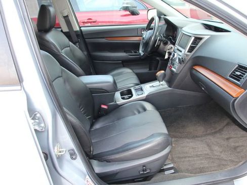 Used 2014 Subaru Outback 2.5i Limited image 32