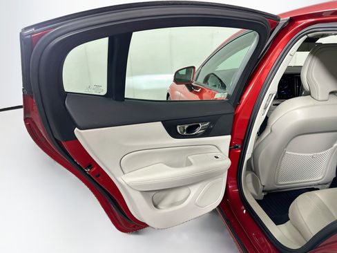 Used 2020 Volvo S60 T5 Momentum FWD image 27