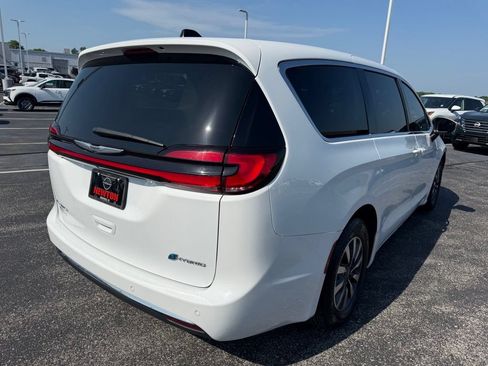 Used 2023 Chrysler Pacifica Touring-L FWD image 39
