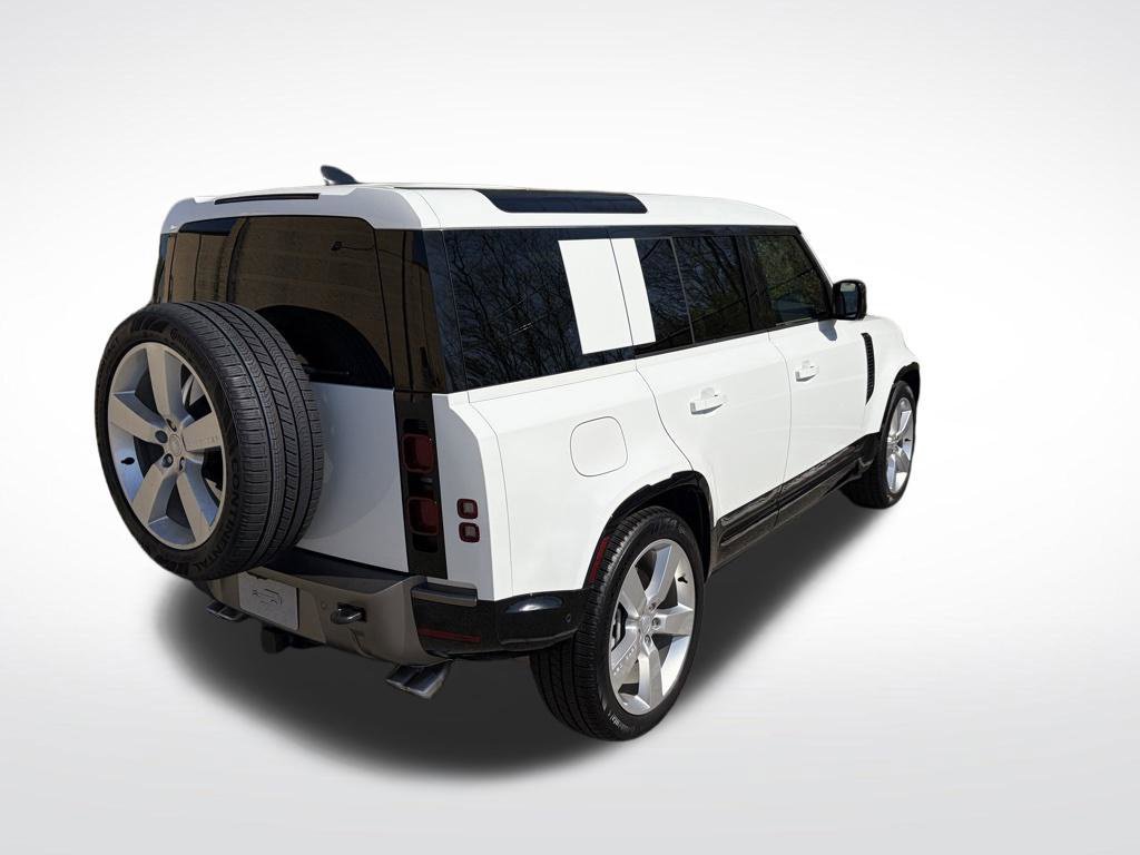 New 2025 Land Rover Defender 110 X-Dynamic SE AWD/4WD image 8