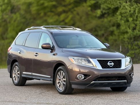 Used 2016 Nissan Pathfinder SL w/ Cargo Package image 1