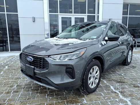 Used 2025 Ford Escape Active image 2