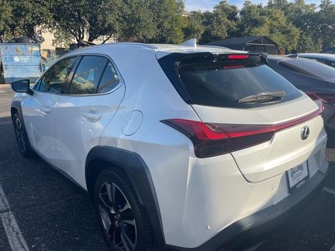 Used 2021 Lexus UX 200 w/ Accessory Package (Z1) image 3