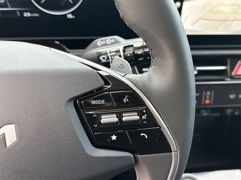 New 2025 Kia Niro Wind image 26