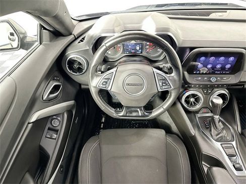 Used 2023 Chevrolet Camaro LT w/ Technology Package image 10