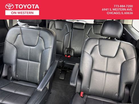 Used 2022 Kia Telluride EX w/ EX Premium Package image 16