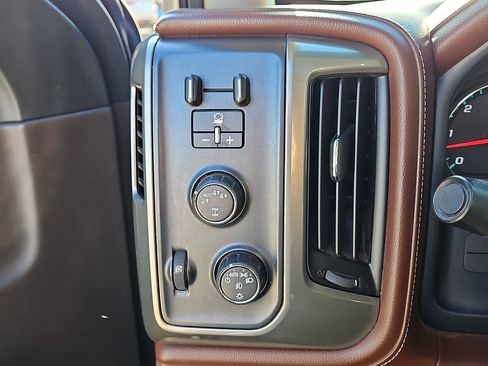 Used 2018 Chevrolet Silverado 1500 High Country image 15