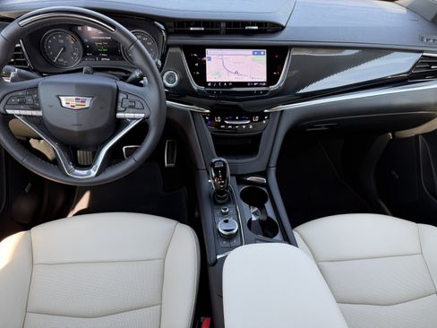 Certified 2024 Cadillac XT6 Sport w/ LPO, ONYX Package image 15