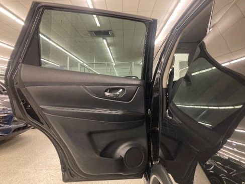 Used 2020 Nissan Rogue SV AWD/4WD image 30