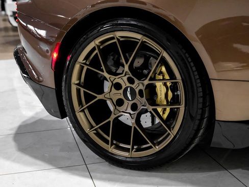 Used 2025 Aston Martin Vanquish image 41