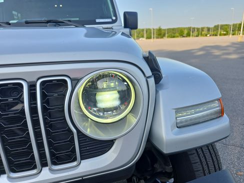 Used 2024 Jeep Wrangler Unlimited Sahara AWD/4WD image 28