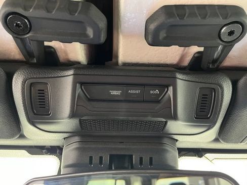 Used 2026 Jeep Gladiator Sport AWD/4WD image 37