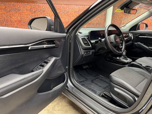 Used 2024 Kia Seltos S AWD/4WD image 9