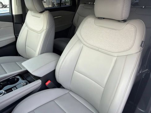Used 2025 Ford Explorer Active w/ Active Comfort Package RWD image 23