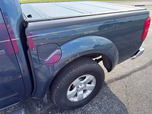 Used 2013 Nissan Frontier SV w/ SV Value Truck Pkg AWD/4WD image 10