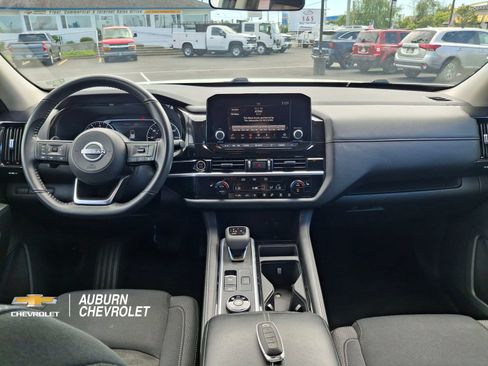 Used 2024 Nissan Pathfinder SV AWD/4WD image 9