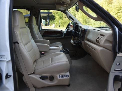 Used 2006 Ford F350 Lariat image 9