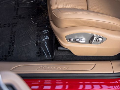 Certified 2026 Porsche Macan AWD/4WD image 26