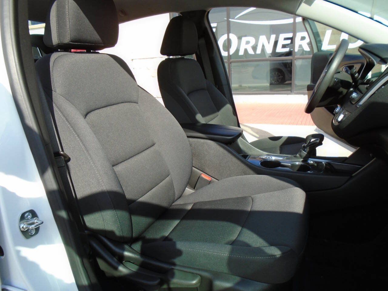 Used 2025 Chevrolet Malibu LT FWD image 12