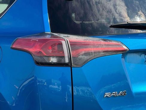 Used 2016 Toyota RAV4 LE image 9