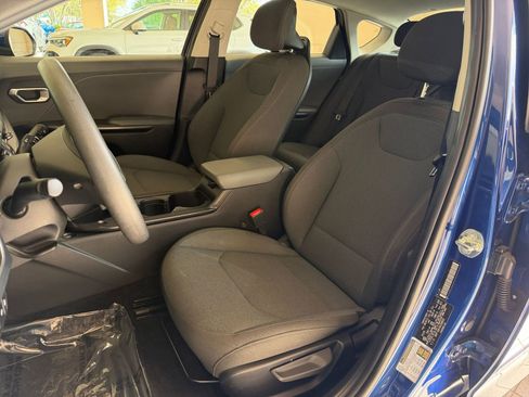 Used 2025 Kia K4 LXS FWD image 23