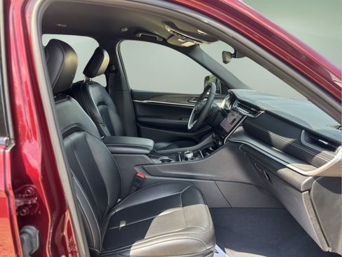 Used 2024 Jeep Grand Cherokee L Limited image 11