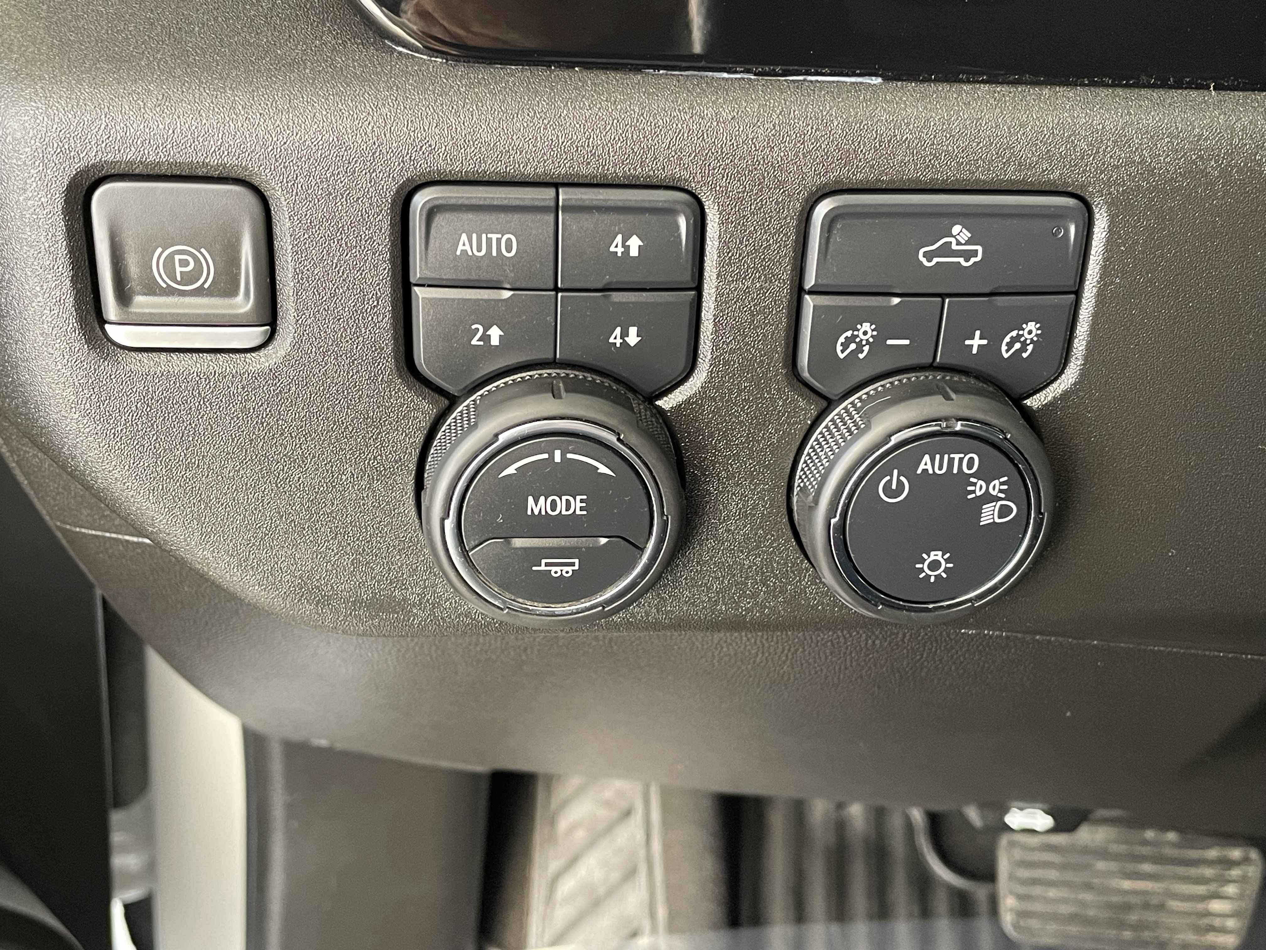 Certified 2023 Chevrolet Silverado 1500 LT w/ Z71 Off-Road Package AWD/4WD image 33