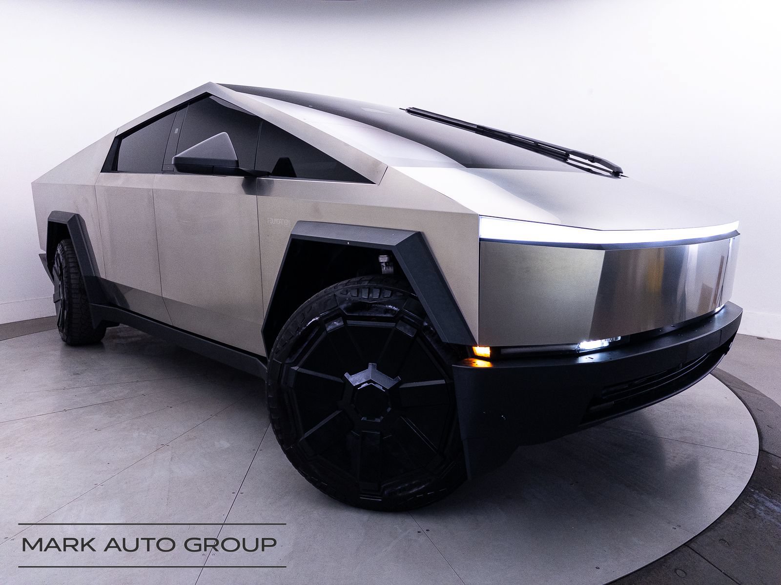 Used 2024 Tesla Cybertruck AWD Crew Cab image 1