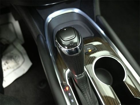 Used 2018 Chevrolet Malibu Premier w/ Premier Sun and Wheel Package image 14