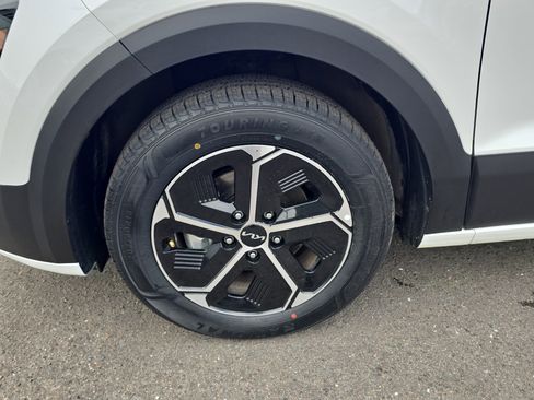 Certified 2025 Kia Niro EX image 34