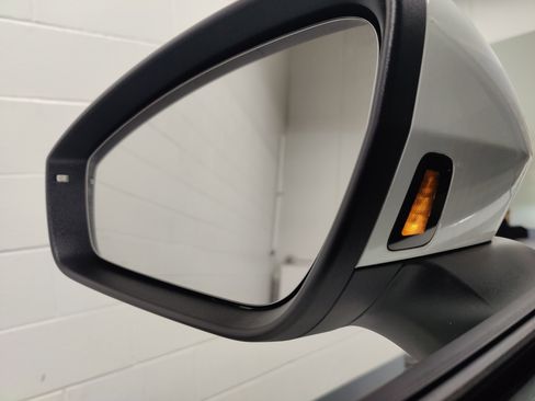 Certified 2024 Volkswagen ID.4 2WD image 7